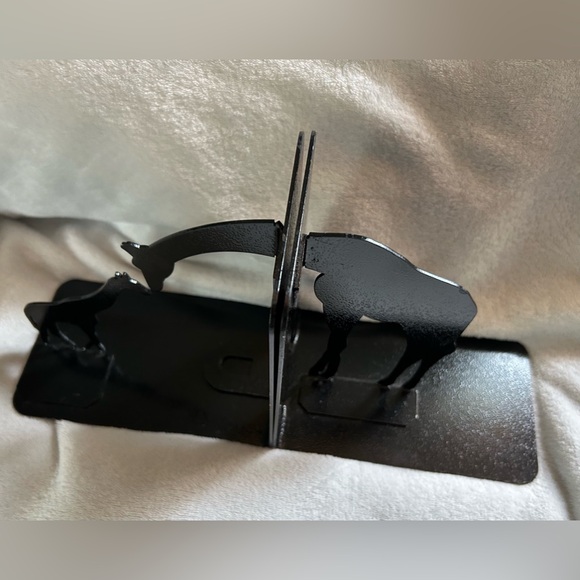 Loving Used Black Metal Giraffe Book Ends - Picture 4 of 9